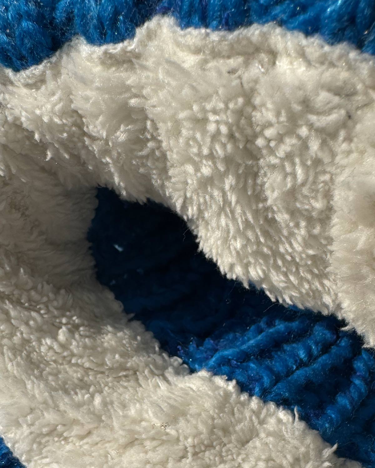 Snowseeker - Adults Bobble Hat (Blue & Navy) - Image 3